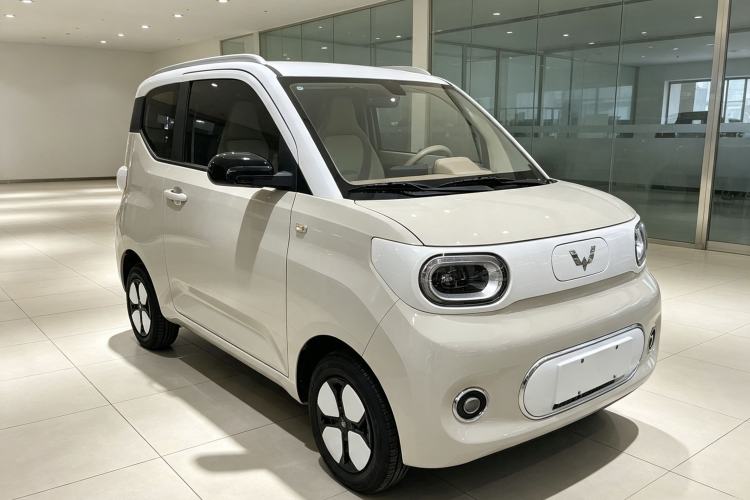 Used Wuling Hongguang MINIEV 2024 3rd Generation 215km Advanced Version Front Right 45 Deg