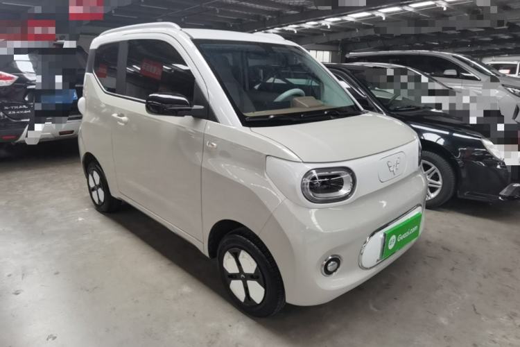 Used Wuling Hongguang MINIEV 2024 3rd Generation 215km Advanced Version Front Right 45 Deg