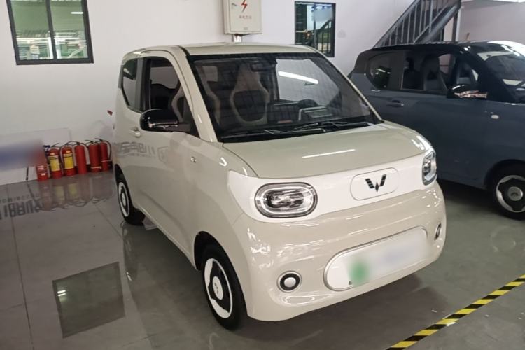 Used Wuling Hongguang MINIEV 2024 3rd Generation 215km Youth Edition Front Right 45 Deg