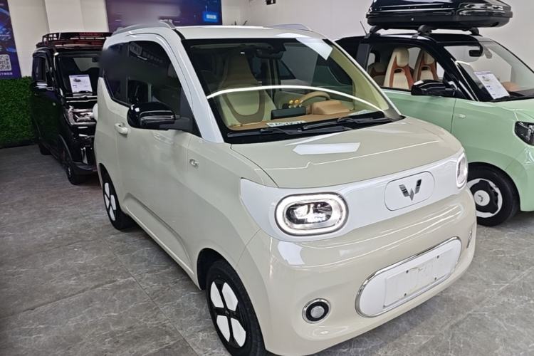 Used Wuling Hongguang MINIEV 2024 3rd Generation 215km Advanced Version Front Right 45 Deg