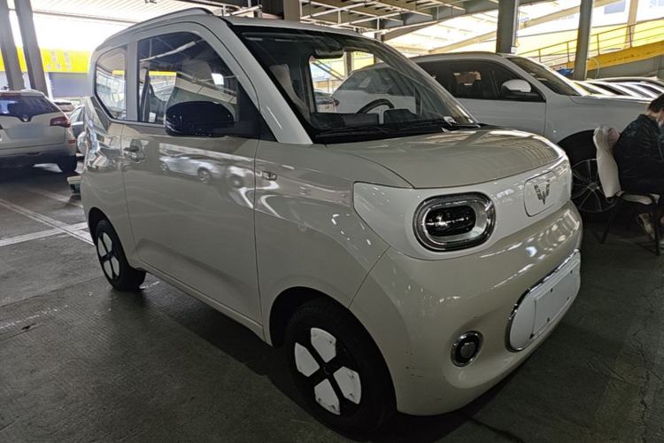 Used Wuling Hongguang MINIEV 2024 3rd Generation 215km Advanced Version Front Right 45 Deg