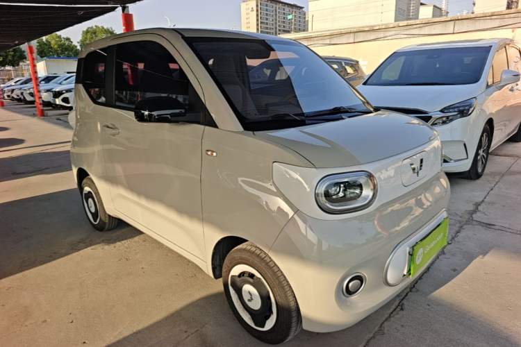 Used Wuling Hongguang MINIEV 2024 3rd Generation 215km Youth Edition Front Right 45 Deg