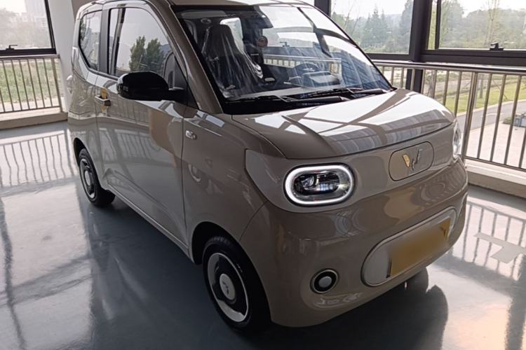 Used Wuling Hongguang MINIEV 2024 3rd Generation 215km Youth Edition Front Right 45 Deg