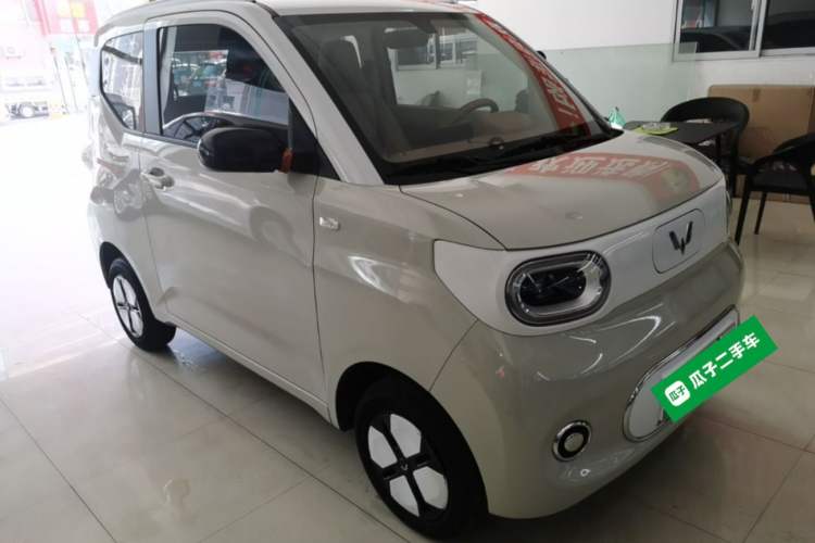 Used Wuling Hongguang MINIEV 2024 3rd Generation 215km Advanced Version Front Right 45 Deg