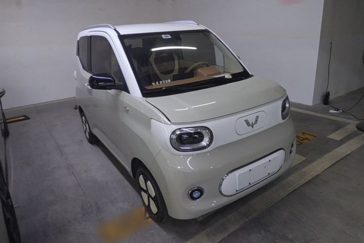Used Wuling Hongguang MINIEV 2024 3rd Generation 215km Advanced Version Front Right 45 Deg