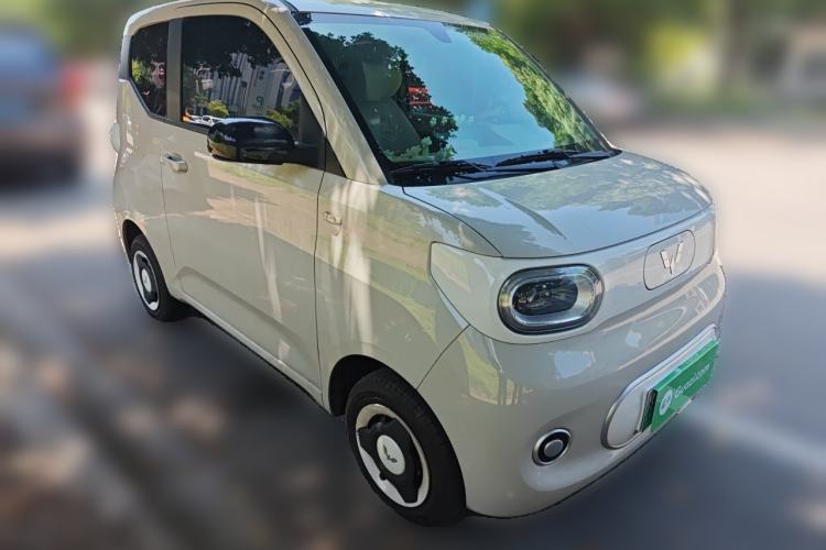 Used Wuling Hongguang MINIEV 2024 3rd Generation 215km Youth Edition Front Right 45 Deg