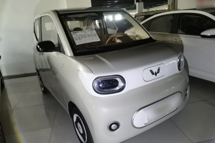 Used Wuling Hongguang MINIEV 2024 3rd Generation 215km Youth Edition Front Right 45 Deg