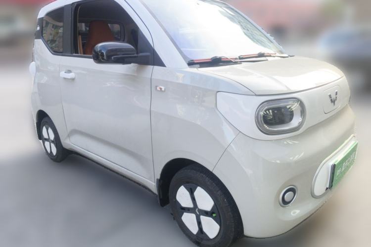 Used Wuling Hongguang MINIEV 2024 3rd Generation 215km Youth Edition Front Right 45 Deg