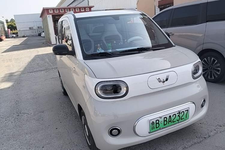 Used Wuling Hongguang MINIEV 2024 3rd Generation 170 km Front Right 45 Deg