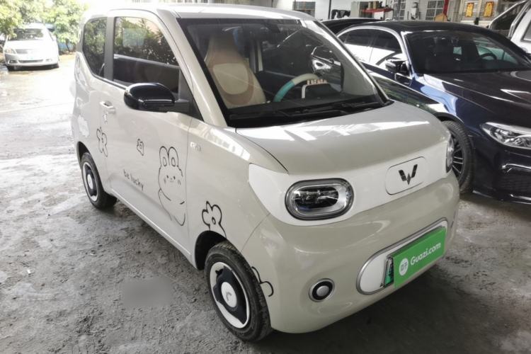 Used Wuling Hongguang MINIEV 2024 3rd Generation 215km Advanced Version Front Right 45 Deg