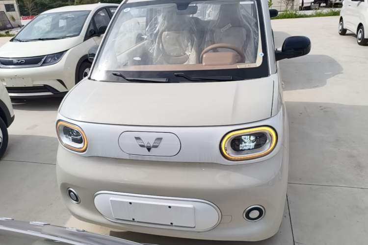 Used Wuling Hongguang MINIEV 2024 3rd Generation 215km Youth Edition Front