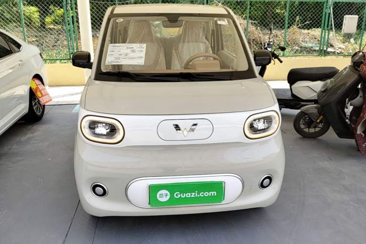Used Wuling Hongguang MINIEV 2024 3rd Generation 215km Youth Edition Front