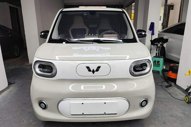 Used Wuling Hongguang MINIEV 2024 3rd Generation 215km Youth Edition Front