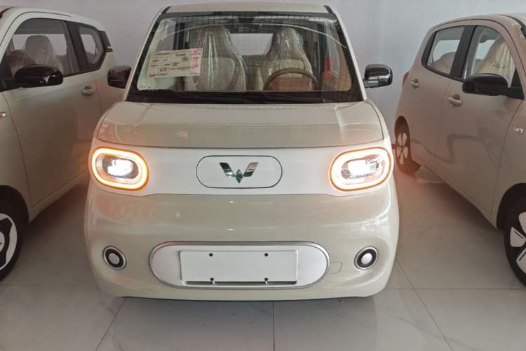 Used Wuling Hongguang MINIEV 2024 3rd Generation 215km Youth Edition Front