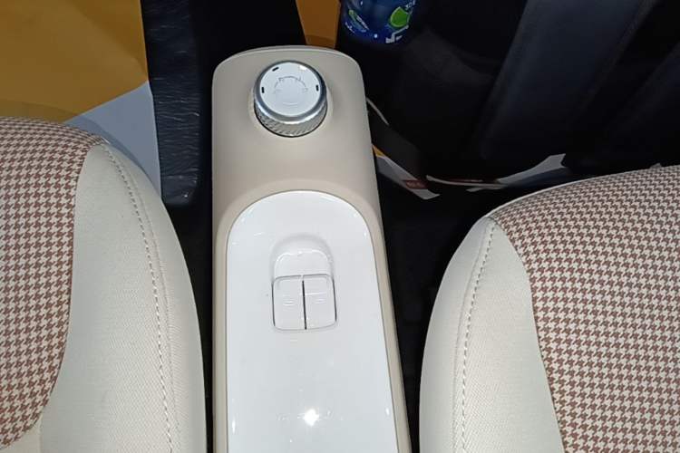 Used Wuling Hongguang MINIEV 2024 3rd Generation 215km Youth Edition Gear Lever