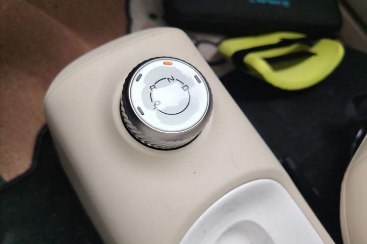 Used Wuling Hongguang MINIEV 2024 3rd Generation 215km Youth Edition Gear Lever