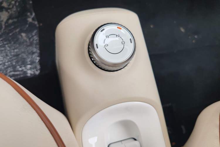 Used Wuling Hongguang MINIEV 2024 3rd Generation 215km Youth Edition Gear Lever