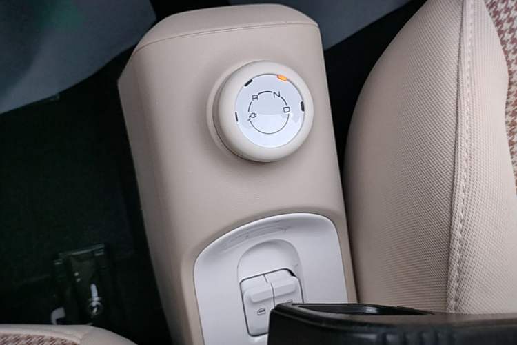 Used Wuling Hongguang MINIEV 2024 3rd Generation 215km Youth Edition Gear Lever
