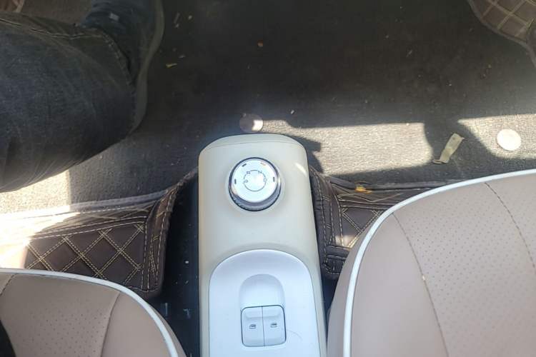 Used Wuling Hongguang MINIEV 2024 3rd Generation 215km Youth Edition Gear Lever