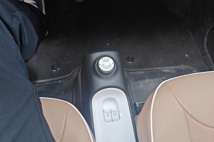 Used Wuling Hongguang MINIEV 2024 3rd Generation 215km Youth Edition Gear Lever