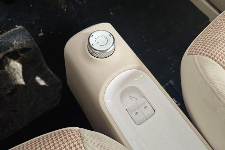 Used Wuling Hongguang MINIEV 2024 3rd Generation 215km Youth Edition Gear Lever