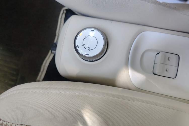 Used Wuling Hongguang MINIEV 2024 3rd Generation 215km Youth Edition Gear Lever