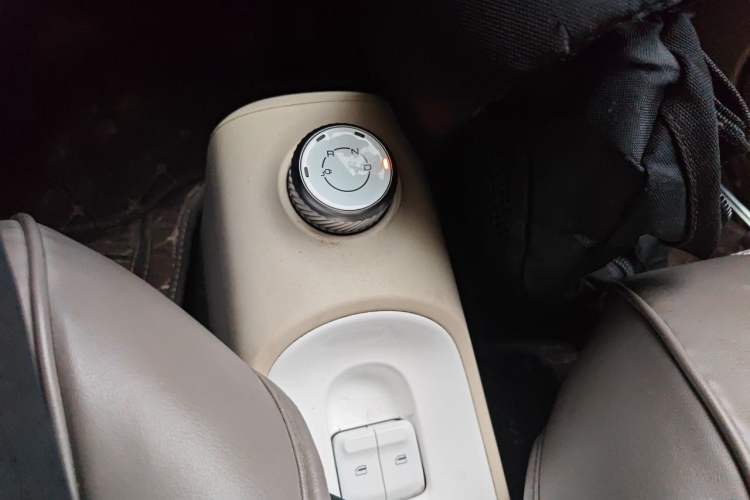 Used Wuling Hongguang MINIEV 2024 3rd Generation 215km Youth Edition Gear Lever