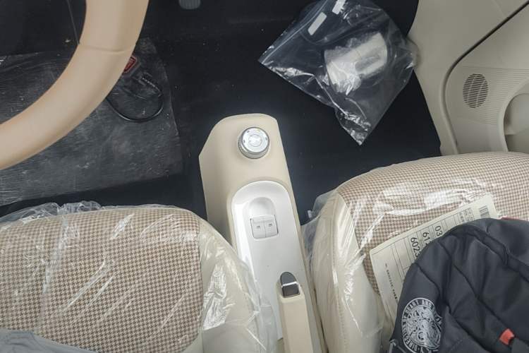 Used Wuling Hongguang MINIEV 2024 3rd Generation 215km Youth Edition Gear Lever