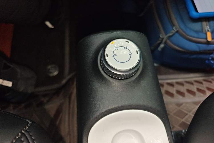Used Wuling Hongguang MINIEV 2024 3rd Generation 215km Youth Edition Gear Lever