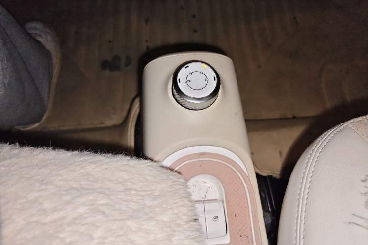 Used Wuling Hongguang MINIEV 2024 3rd Generation 215km Youth Edition Gear Lever