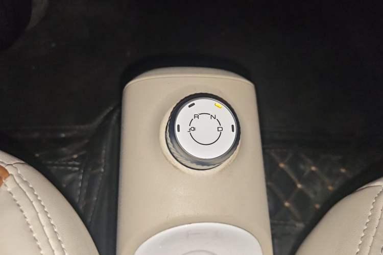 Used Wuling Hongguang MINIEV 2024 3rd Generation 215km Youth Edition Gear Lever