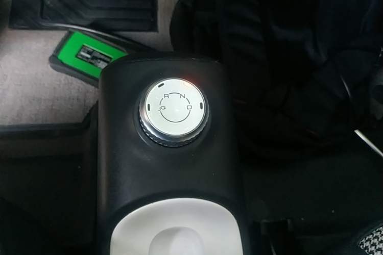 Used Wuling Hongguang MINIEV 2024 3rd Generation 215km Youth Edition Gear Lever
