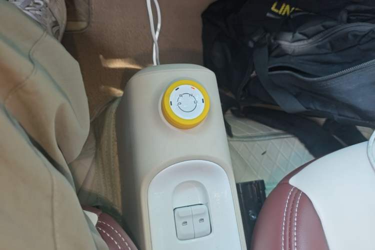 Used Wuling Hongguang MINIEV 2024 3rd Generation 215km Youth Edition Gear Lever