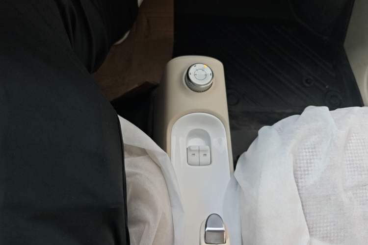 Used Wuling Hongguang MINIEV 2024 3rd Generation 215km Youth Edition Gear Lever