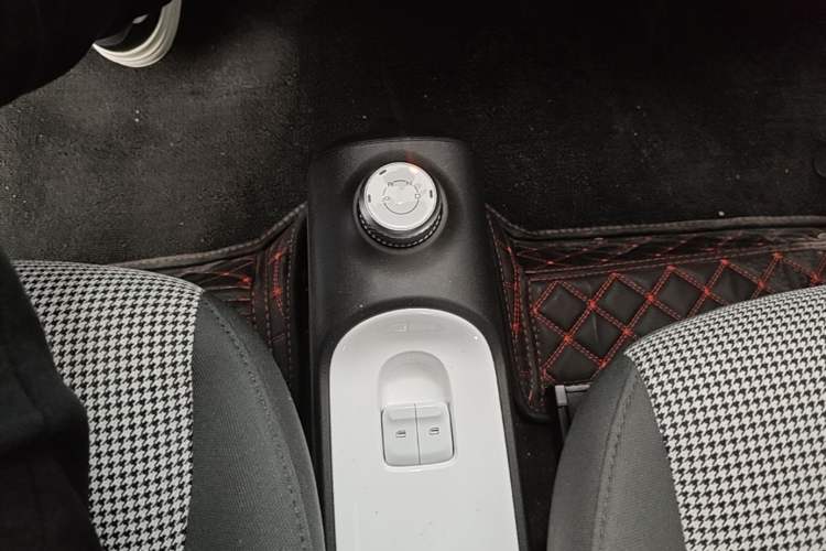 Used Wuling Hongguang MINIEV 2024 3rd Generation 215km Youth Edition Gear Lever