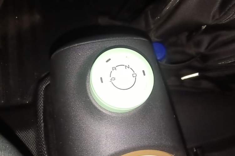 Used Wuling Hongguang MINIEV 2024 3rd Generation 215km Youth Edition Gear Lever