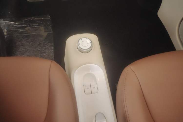 Used Wuling Hongguang MINIEV 2024 3rd Generation 215km Youth Edition Gear Lever