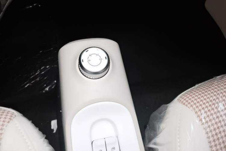 Used Wuling Hongguang MINIEV 2024 3rd Generation 215km Youth Edition Gear Lever