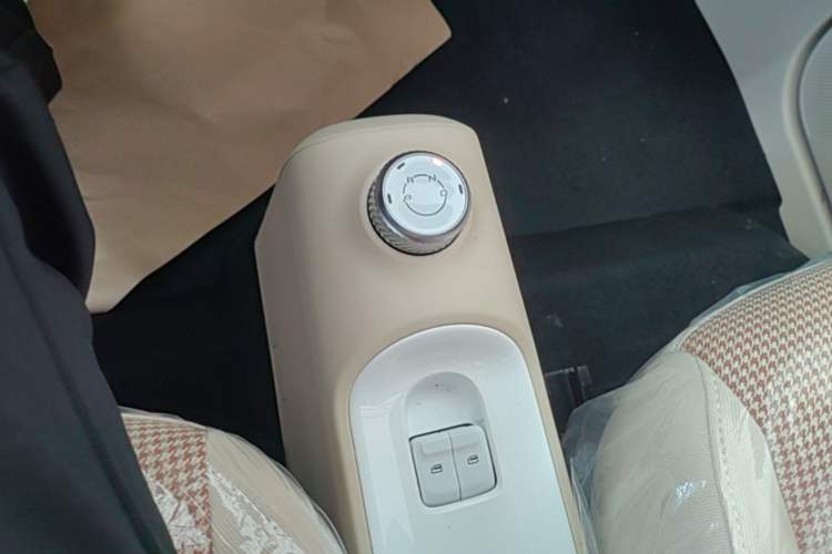 Used Wuling Hongguang MINIEV 2024 3rd Generation 215km Youth Edition Gear Lever