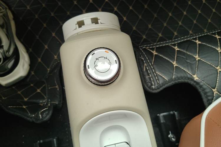 Used Wuling Hongguang MINIEV 2024 3rd Generation 215km Youth Edition Gear Lever