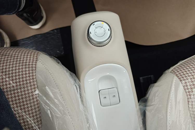 Used Wuling Hongguang MINIEV 2024 3rd Generation 215km Youth Edition Gear Lever