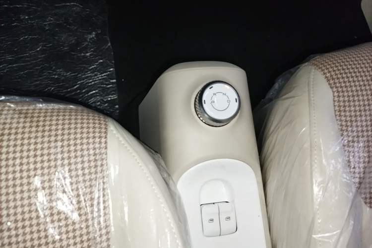 Used Wuling Hongguang MINIEV 2024 3rd Generation 215km Youth Edition Gear Lever