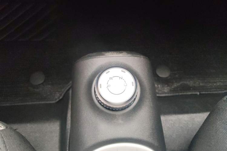Used Wuling Hongguang MINIEV 2024 3rd Generation 215km Youth Edition Gear Lever