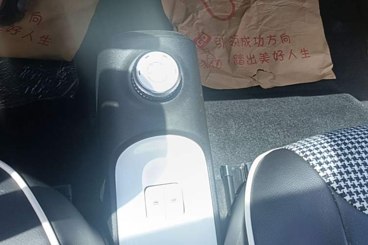 Used Wuling Hongguang MINIEV 2024 3rd Generation 215km Youth Edition Gear Lever
