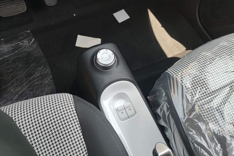 Used Wuling Hongguang MINIEV 2024 3rd Generation 215km Youth Edition Gear Lever