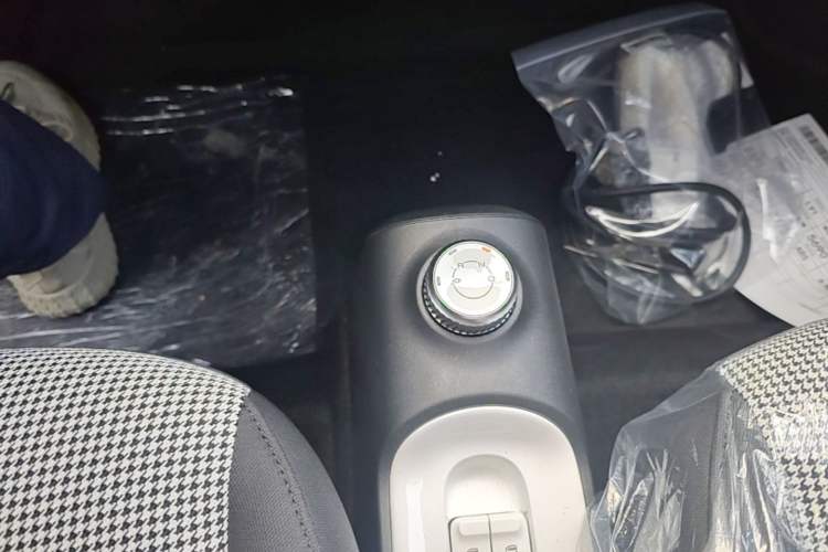Used Wuling Hongguang MINIEV 2024 3rd Generation 215km Youth Edition Gear Lever