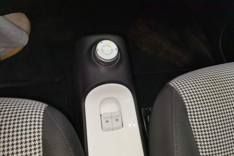 Used Wuling Hongguang MINIEV 2024 3rd Generation 215km Youth Edition Gear Lever