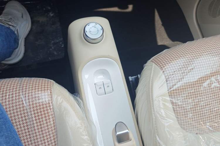 Used Wuling Hongguang MINIEV 2024 3rd Generation 215km Youth Edition Gear Lever