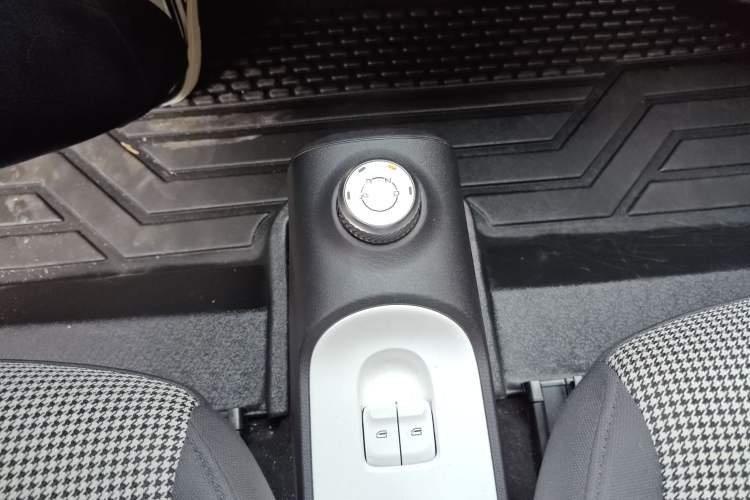 Used Wuling Hongguang MINIEV 2024 3rd Generation 215km Youth Edition Gear Lever