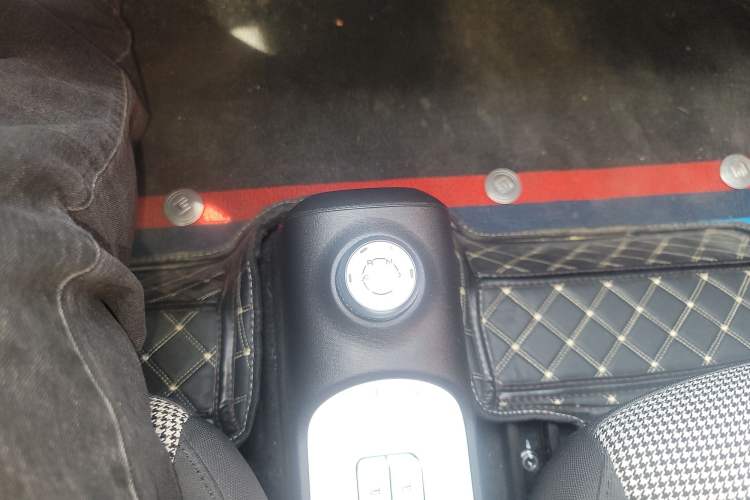 Used Wuling Hongguang MINIEV 2024 3rd Generation 215km Youth Edition Gear Lever